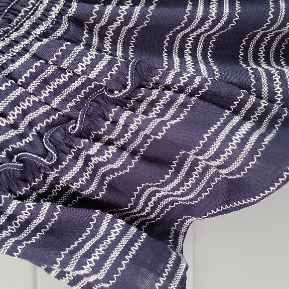 Max Studio top with stretch neckline and flutter sleeves - Picture 2 of 6